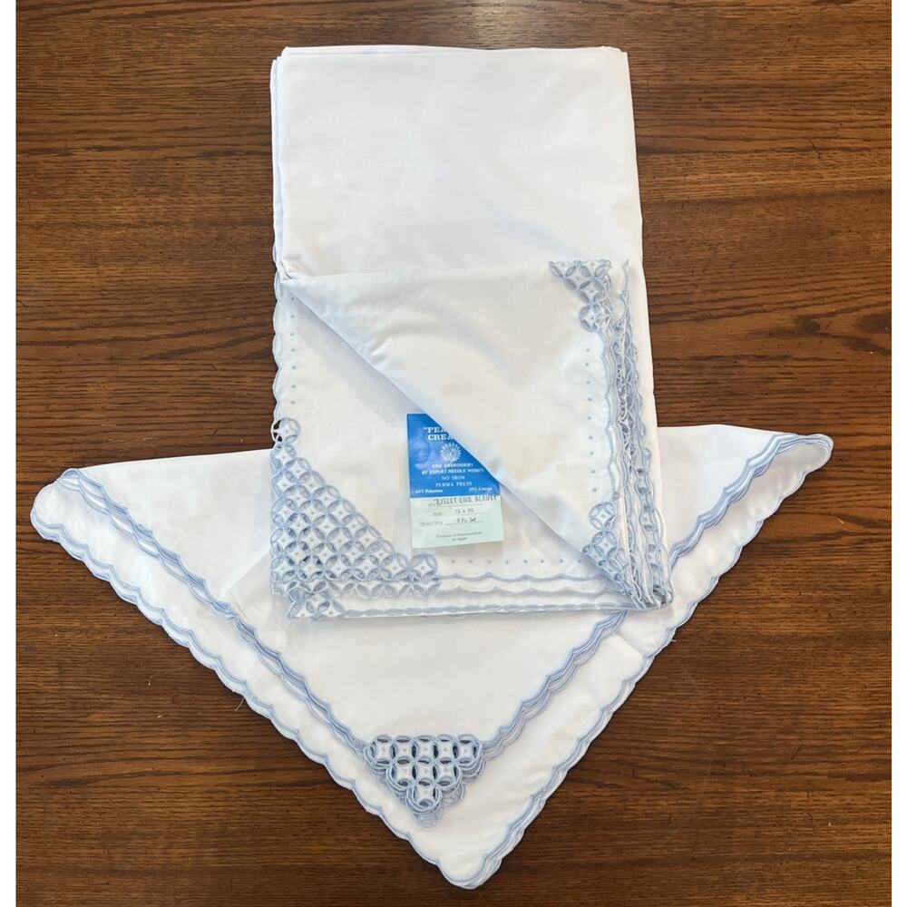 Vintage 9 Piece Blue Eyelet Embroidered Tablecloth Napkin Peacock Creation 72x90